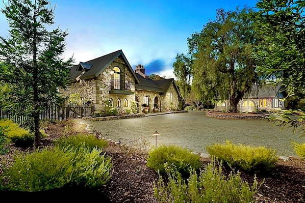 CARMEL RENAISSANCE VILLA WITH POOL AND HOT TUB CARMEL VALLEY ESTATE