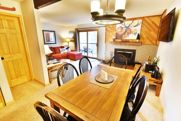 Spacious Living Area - Spacious Living Area