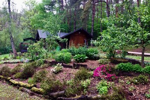 Stugans exteriör [sommar]