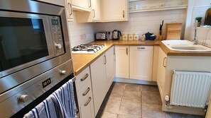 133-periwinkle-cottage-mumbles-kitchen