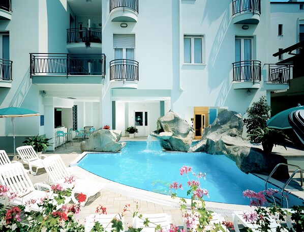 Infinity pool