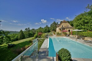 La Truffière et la piscine chauffante / La Truffière and heated swimming pool