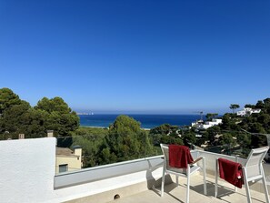 Villa  500 mts to  beach, with sea views,  pool , A/C and wifi. 9 people. 