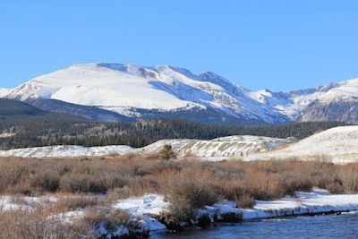 Amazing Mtn Log Cabin, Hot Tub, Secluded, near Breckenridge!  Serene Awesomeness