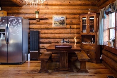 Amazing Mtn Log Cabin, Hot Tub, Secluded, near Breckenridge!  Serene Awesomeness