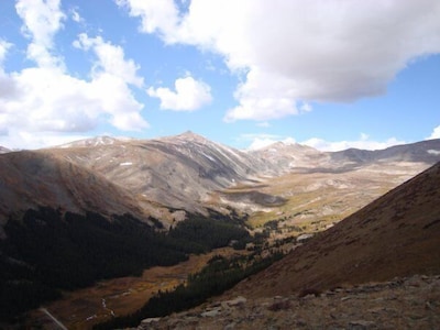 Amazing Mtn Log Cabin, Hot Tub, Secluded, near Breckenridge!  Serene Awesomeness