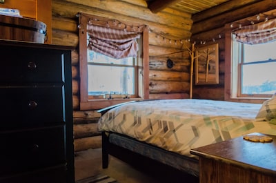 Amazing Mtn Log Cabin, Hot Tub, Secluded, near Breckenridge!  Serene Awesomeness