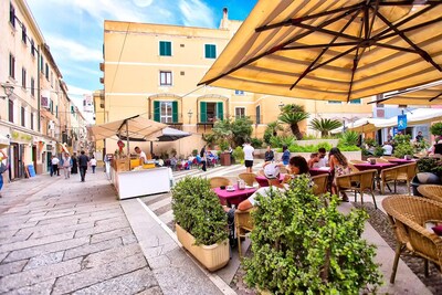 In Alghero in der Altstadt auf dem Platz, große und helle Wohnung