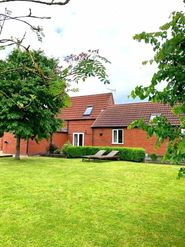 Private garden with plenty of space and lots of private parking