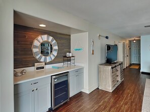 Living Area - Bar