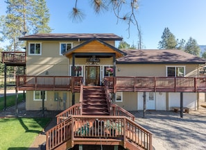 Elegant entryway showing front half of 2nd floor deck 