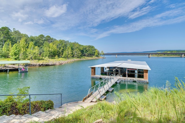 Arkansas Vacation Rental | 4BR | 2BBA | 1,700 Sq Ft | Stairs Required