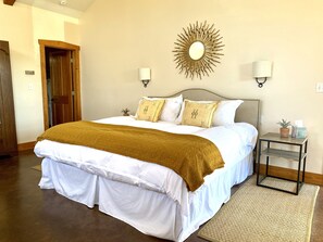 

Suite 1 King bed
