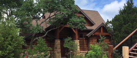 Privacy- Luxury Colorado Cottage 1,900 sq. ft., 3 or 4 bedrooms  3 1/2 bathrooms