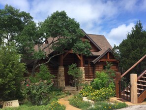 Privacy- Luxury Colorado Cottage 1,900 sq. ft., 3 or 4 bedrooms  3 1/2 bathrooms