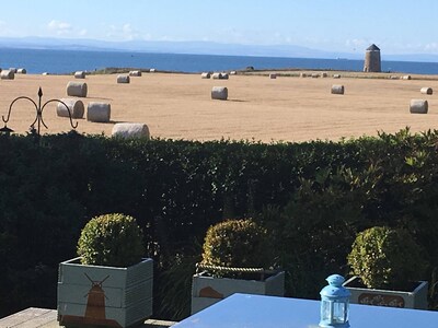 En el corazón del este de Neuk, con fabulosas vistas al mar y cerca de un gran campo de golf.