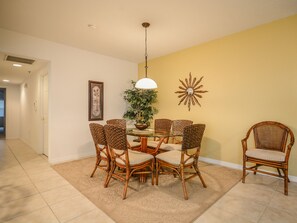 Dining room with seating for 6-7.