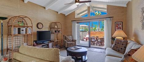 LIVING ROOM - Oranj Palm Vacation Homes.jpg