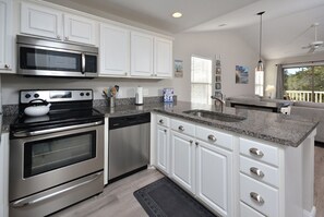 Professionally Cleaned – Amazing Golf & Lake View in True Blue
