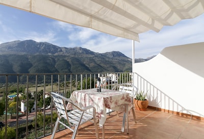 La mejor terraza de la Serranía de Ronda, Piscina Esmeralda: Casa Martijín