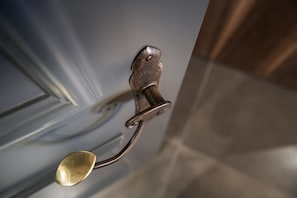 Unclassified image, 5 of 18, button