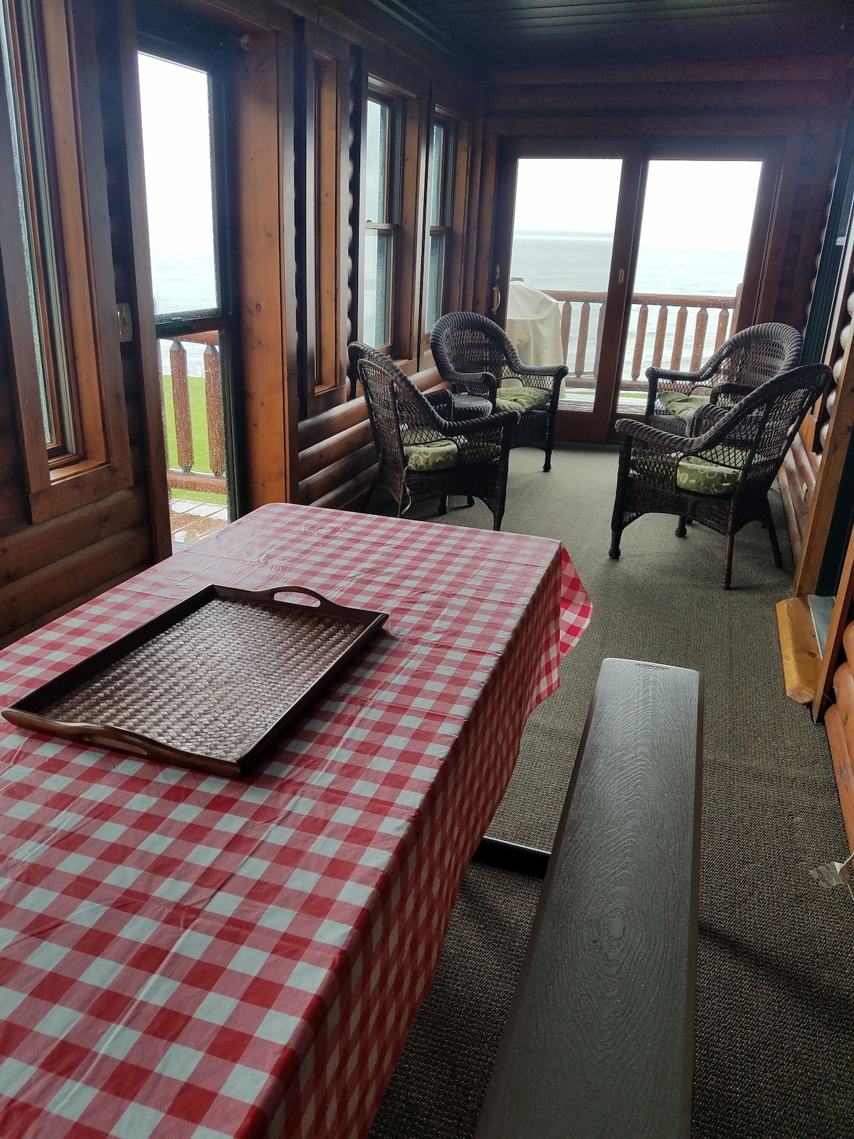 Straits of Mackinaw log Cabin. Spectacular views of Mackinac Island! Kayaks incl