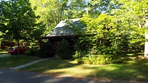Front view of cabin.