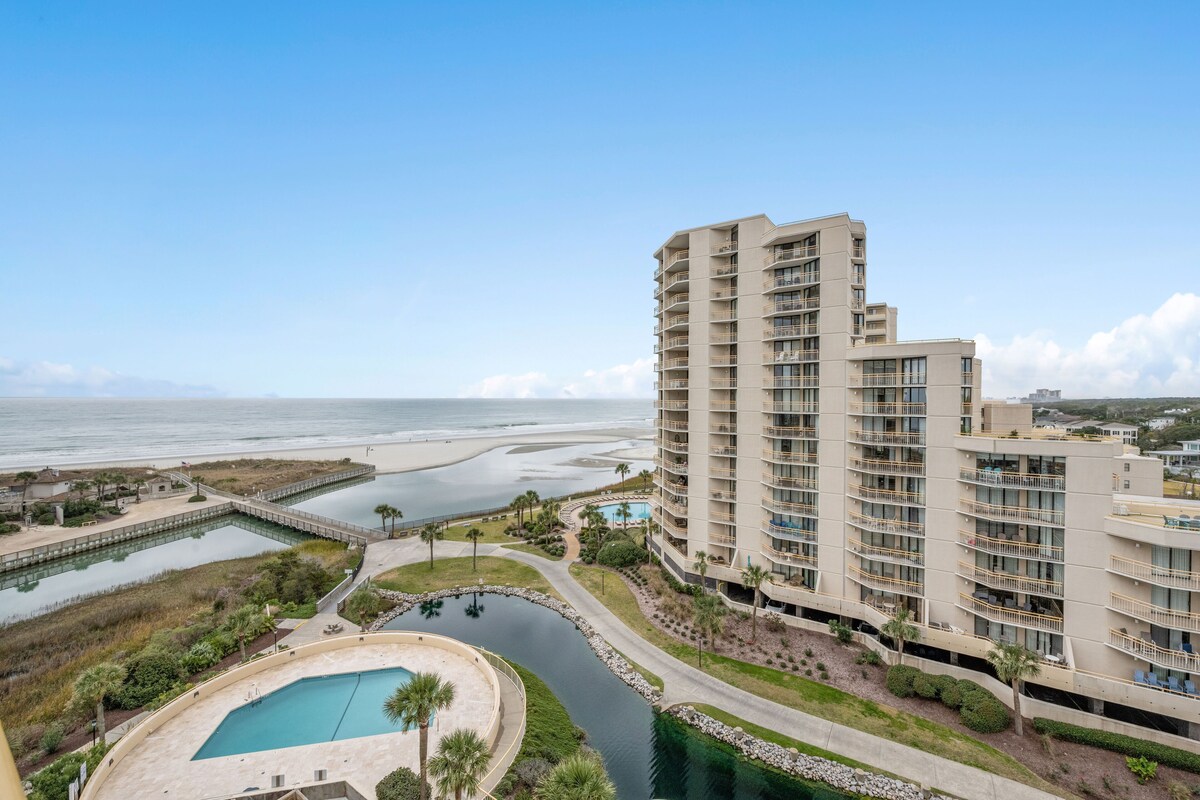 Oceanfront condo in private community + Free Attraction Tickets!