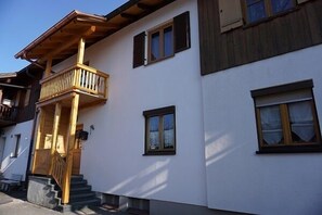 Ferienwohnung Kaiserblick hoch²-Kaiserblick² Eingang mit Westbalkon