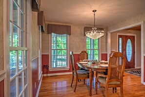 Enjoy a delicious meal with your loved ones at this elegant dining table.