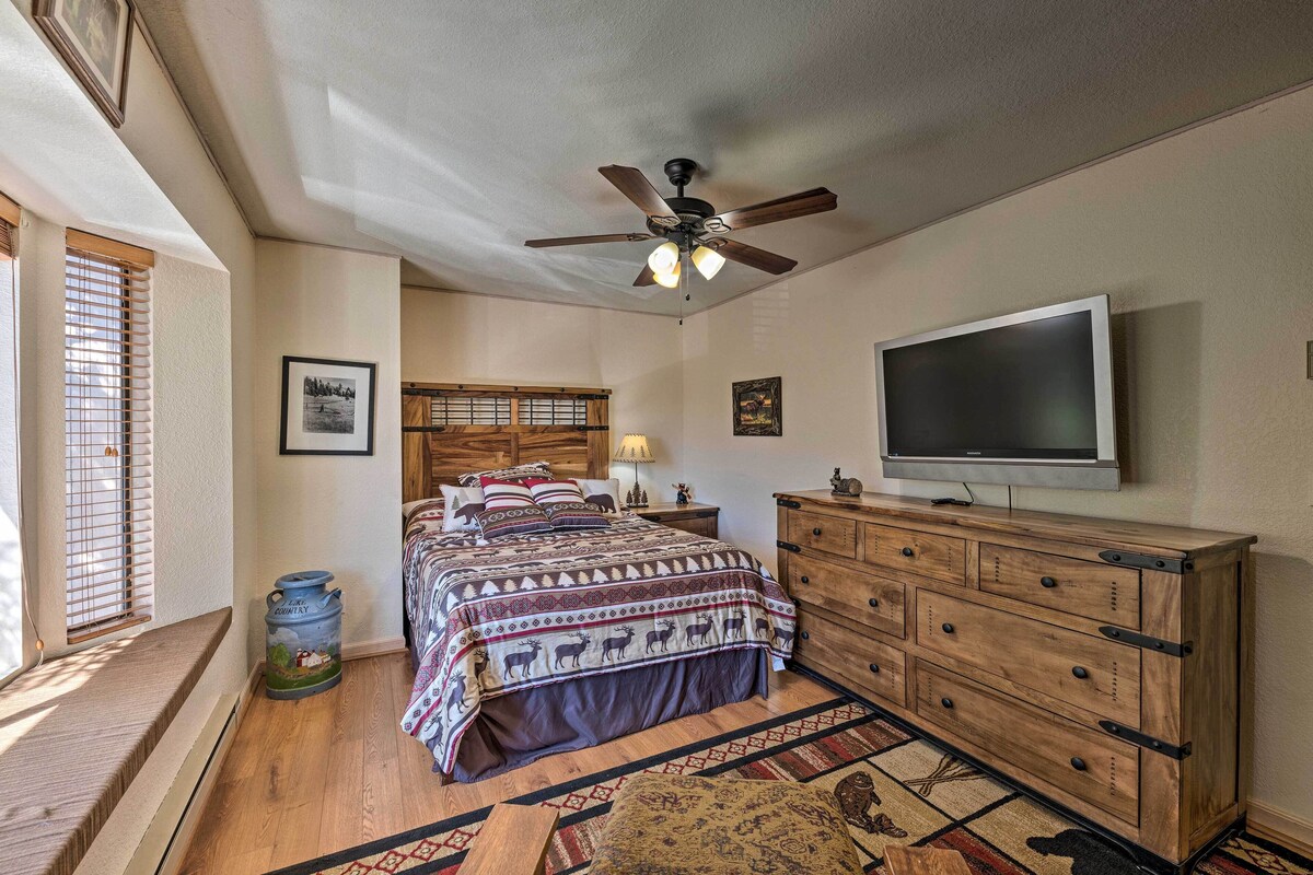 Pinetop Townhome in Gated Resort w/ Pool & Spa!