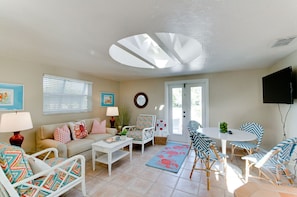 Anna Cabana A living room & dining room