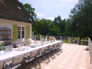 Festtafel auf der Panoramaterrasse