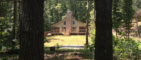 Lovely cottage over looking Lake Coma
