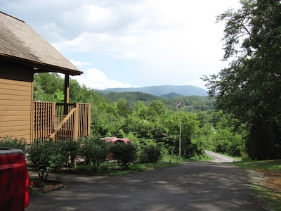 Relax in peaceful cabin Free Wi-Fi,  Jan. 17-21 special for $120. a night.