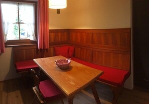 Ferienwohnung Haus Bergfreund, 2-4 Personen, 62 qm-Esstisch