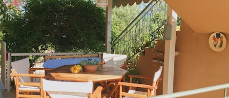 The ground fl. apartments offer a lovely veranda. Kefalonia apartments