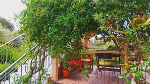 The ground fl. apartments offer a lovely veranda. Kefalonia apartments