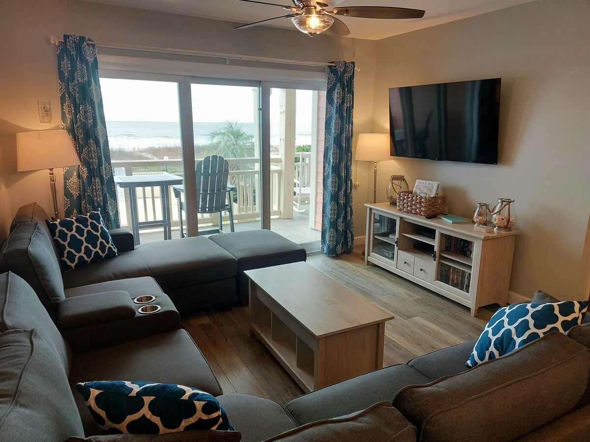 Bright and Beachy Oceanfront Condo – Linens included!