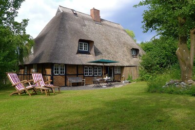 Idilio. Apartamento en casa rural, chimenea, Wi-Fi, sauna, jardín, a pocos minutos de la playa