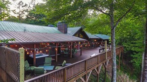 Party lights on the deck at Eagle View Lodge