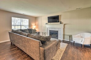 Living Room | 1st Floor | Cable TV | Free WiFi