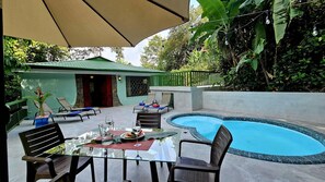 Casa Macaw Jungle Cabin w/ Private Pool & AC (1983)