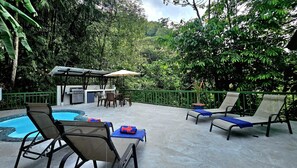Casa Macaw Jungle Cabin w/ Private Pool & AC (1969)
