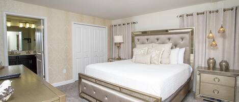 Master suite (King bed) 2nd floor