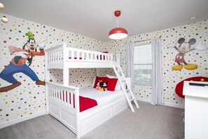 Cute Mickey room (Sleep 4)