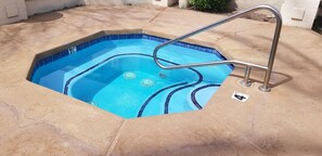 Hot tub at the front pool.