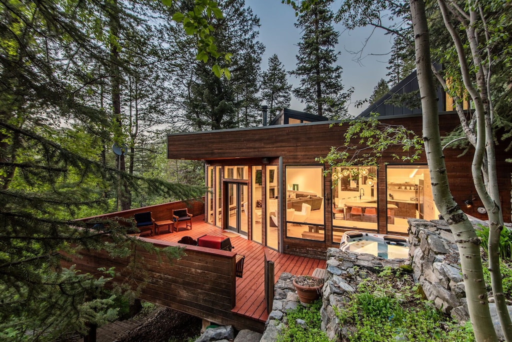 Modern Treehouse Unique Contemporary Home Nestled In The Forest Hot Tub Fireplace Game Room Sundance