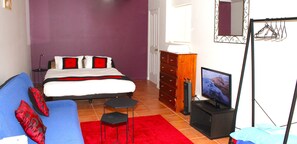 Comfortable space with TV and Netflix