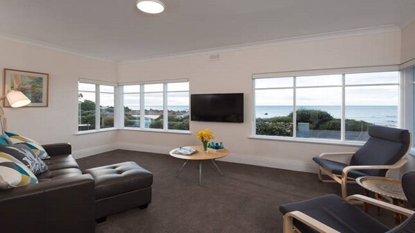 Lounge overlooking ocean.